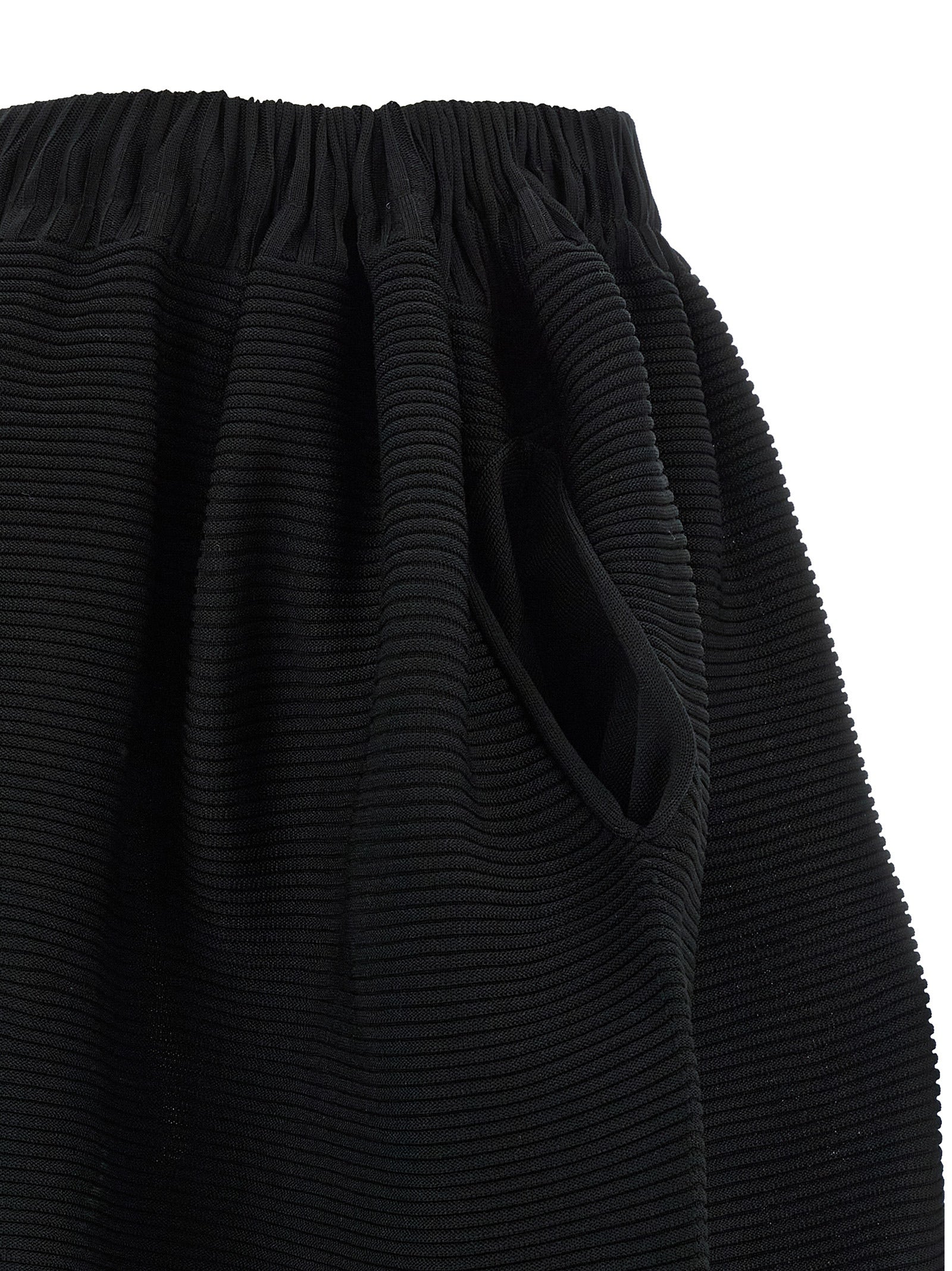 Skirt by Issey Miyake for women in polyester cotton & cupro black features a captivating silhouette, showcasing the captivating Women's Polyester Cotton & Cupro Skirt design with a sophisticated midi for a captivating look.