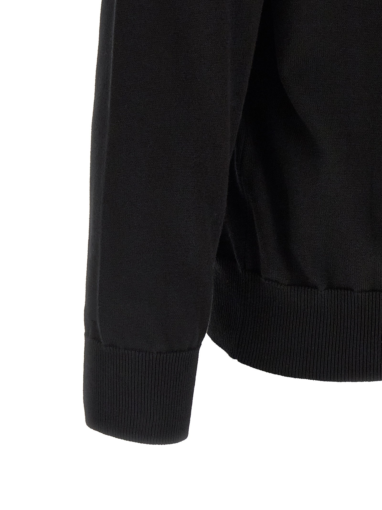 Cardigan by Stone Island for men in organic cotton black features an crisp silhouette, showcasing a sophisticated crew neckline and detail for a truly crisp finish.