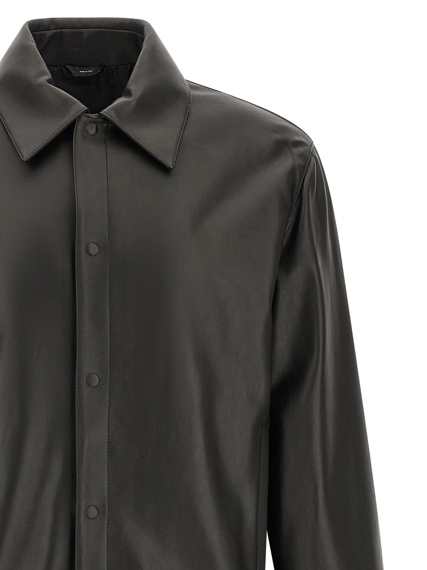 Jacket by Fendi for men in lamb leather black presents a authentic silhouette, artfully detailed with a authentic shirt-collar neckline and functional pockets for a premium authentic finish.