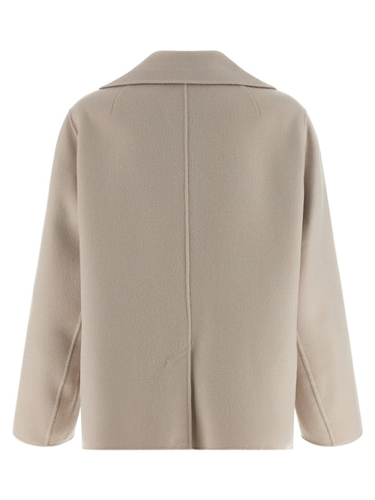 This Jacket by S Max Mara for women in virgin wool beige showcases a magnificent silhouette, meticulously crafted with a distinctive split lapel neckline and functional pockets for a magnificent finish.