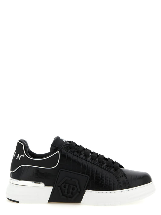 Sneakers by Philipp Plein for men in cowhide & crocodile skin leather black & print presents a on trend silhouette from the Waves Men's Low Top Cowhide & Crocodile Skin Leather Sneakers collection, showcasing a on trend low-top style for an elevated aesthetic.