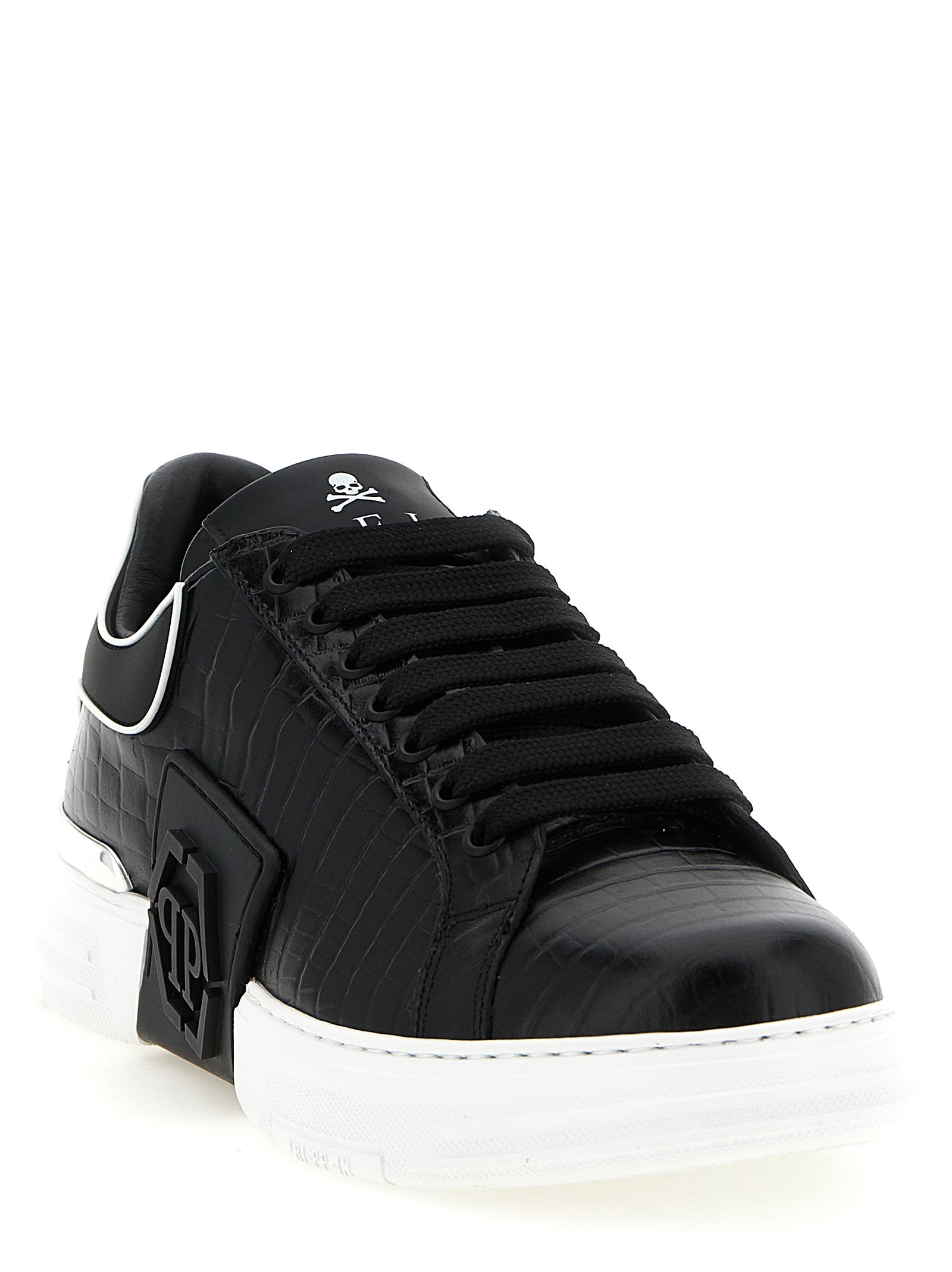 Sneakers by Philipp Plein for men in cowhide & crocodile skin leather black & print features a chic design, perfectly showcasing the chic low-top style of this Waves Men's Low Top Cowhide & Crocodile Skin Leather Sneakers.