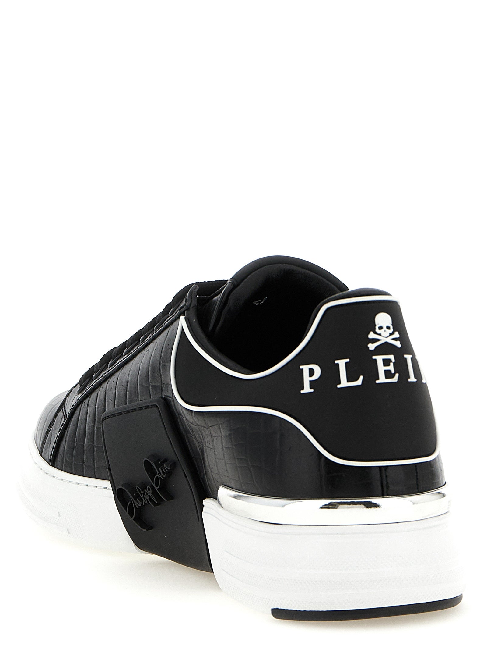 Sneakers by Philipp Plein for men in cowhide & crocodile skin leather black & print features an fashionable silhouette, showcasing the premium Waves Men's Low Top Cowhide & Crocodile Skin Leather Sneakers in a fashionable low-top style that offers a fashionable finish for refined style.