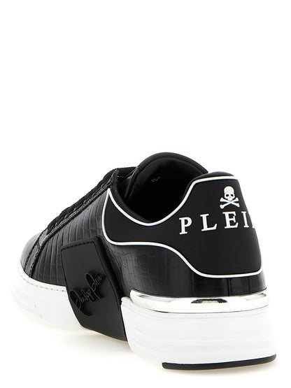 Sneakers by Philipp Plein for men in cowhide & crocodile skin leather black & print features an fashionable silhouette, showcasing the premium Waves Men's Low Top Cowhide & Crocodile Skin Leather Sneakers in a fashionable low-top style that offers a fashionable finish for refined style.