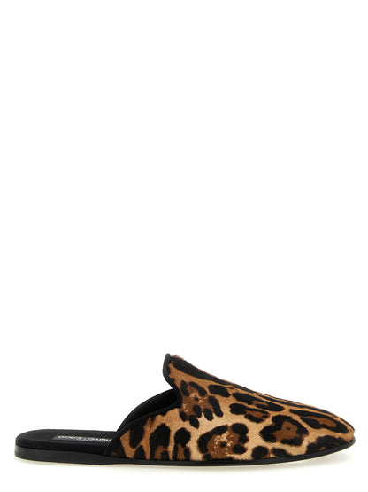 This Flat Slippers Shoes by Dolce & Gabbana for men in tu goat & calfskin leather brown & print features an exquisite silhouette from the Pony Men's TU Goat & Calfskin Leather Flat Slippers Shoes collection, defined by a sophisticated flat and elegant .