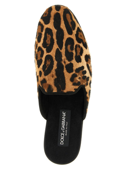 Flat Slippers Shoes by Dolce & Gabbana for men in tu goat & calfskin leather brown & print showcases a impeccable silhouette as Pony Men's TU Goat & Calfskin Leather Flat Slippers Shoes, artfully designed with a impeccable flat and refined for a impeccable finish.