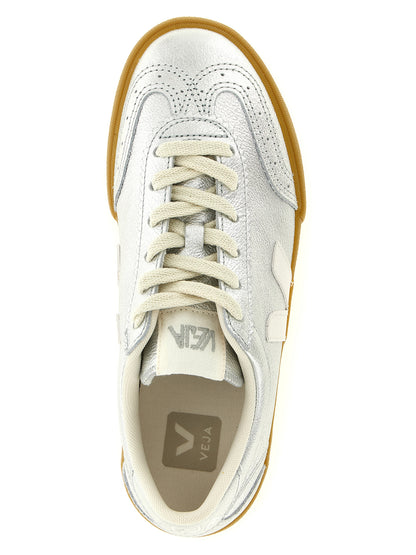 Sneakers by Veja for women in leather & rubber silver presents a sumptuous silhouette, artfully capturing the essence of the Women's Fashion Leather & Rubber Sneakers with its sumptuous fashion style design.