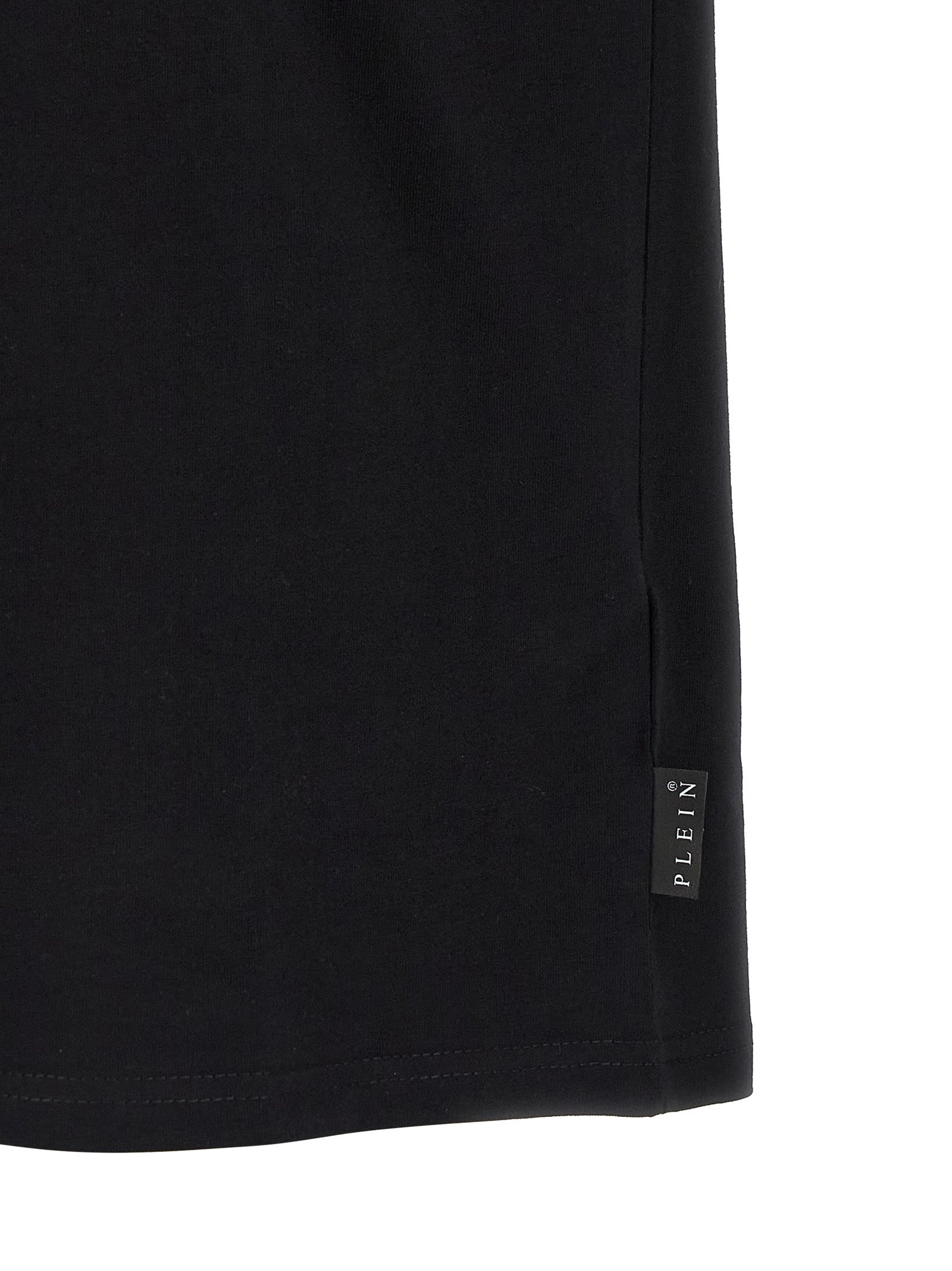 T-Shirt by Philipp Plein for men in cotton black & print features an edgy silhouette, meticulously detailed with a sophisticated and for a truly edgy finish.