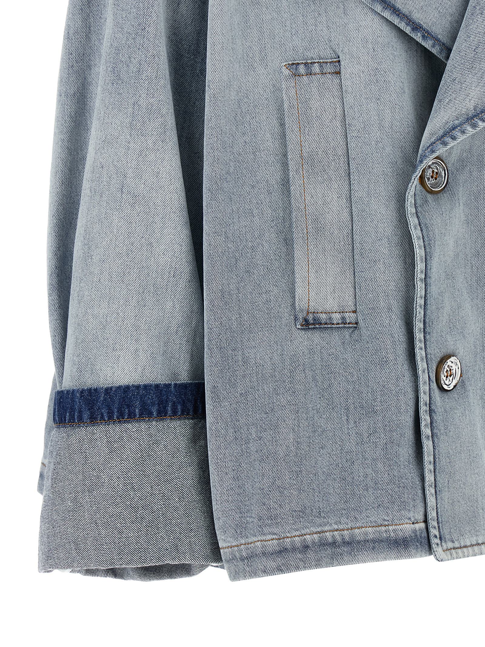 Trucker Jacket by MM6 Maison Margiela for women in denim cotton light-blue, white & signature presents a effortlessly chic silhouette, showcasing a sophisticated and premium for a truly effortlessly chic finish.