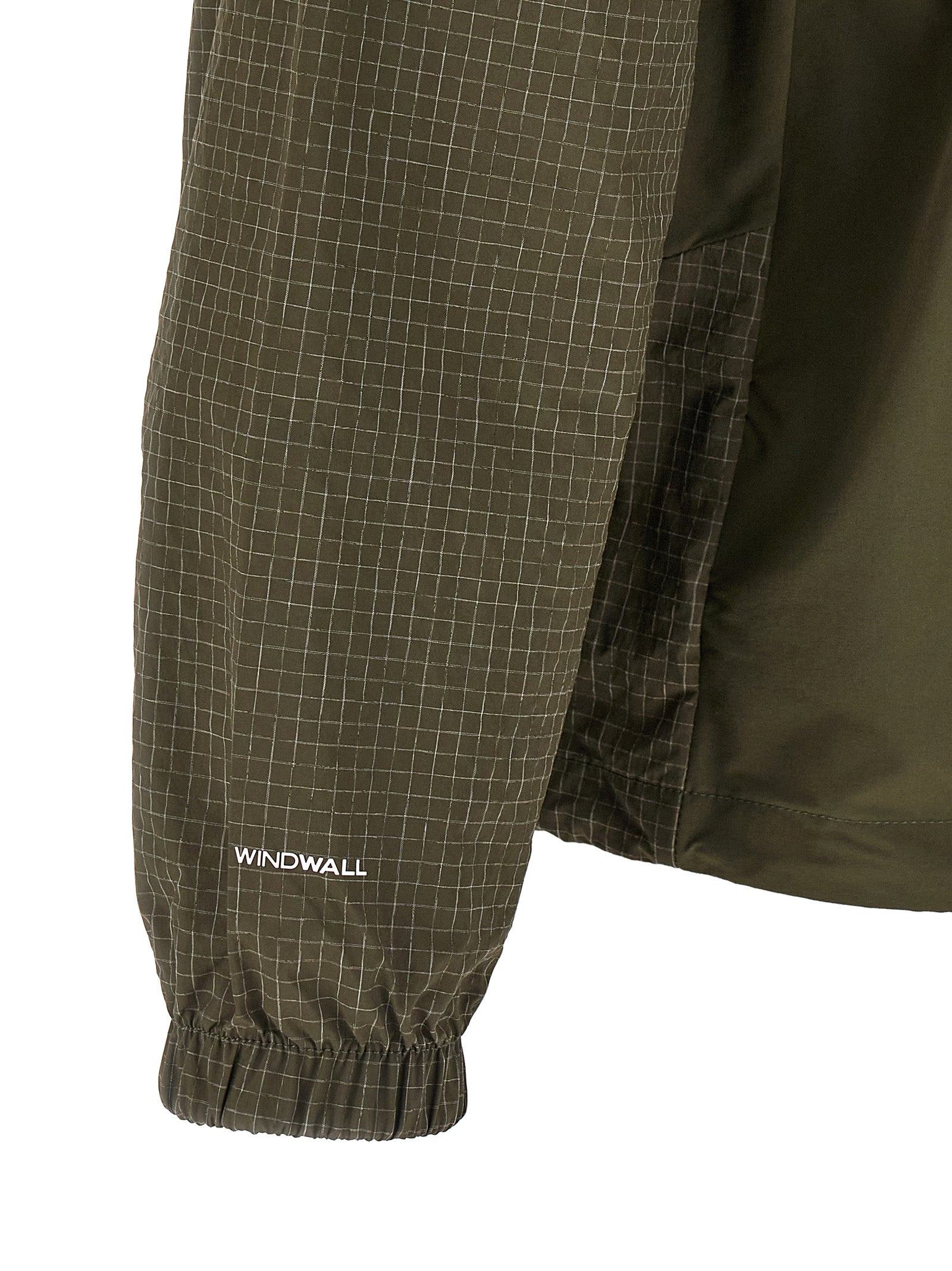 Hooded Windbreaker Jacket by The North Face for men in stretch nylon bicolour, green & print features an enduring silhouette, showcasing technical breathable-design, lightweight, hooded & windproof and a sophisticated for a truly enduring aesthetic.