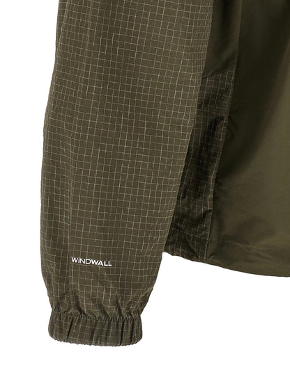 Hooded Windbreaker Jacket by The North Face for men in stretch nylon bicolour, green & print features an enduring silhouette, showcasing technical breathable-design, lightweight, hooded & windproof and a sophisticated for a truly enduring aesthetic.