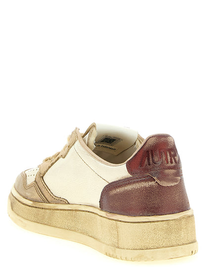 Sneakers by Autry for women in cowhide leather multicolor presents a impeccable silhouette as Women's Low Top Cowhide Leather Sneakers, expertly defined by a impeccable low-top style for a impeccable, high-fashion look.