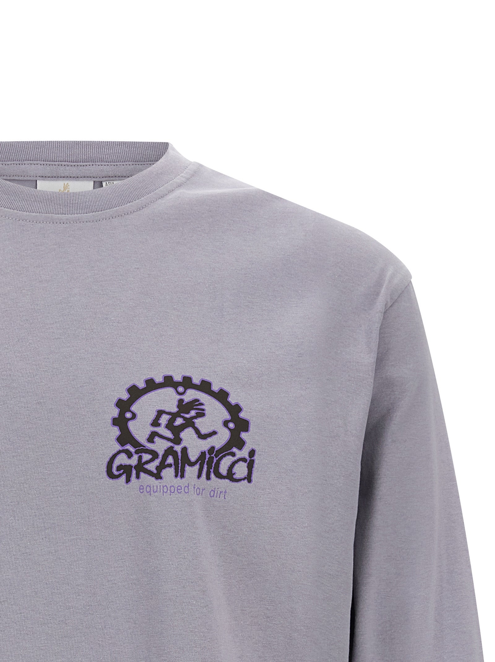 Activewear T-Shirt by Gramicci for men in cotton purple & print features a sporty silhouette with and crew neckline, showcasing innovative for a sporty finish.