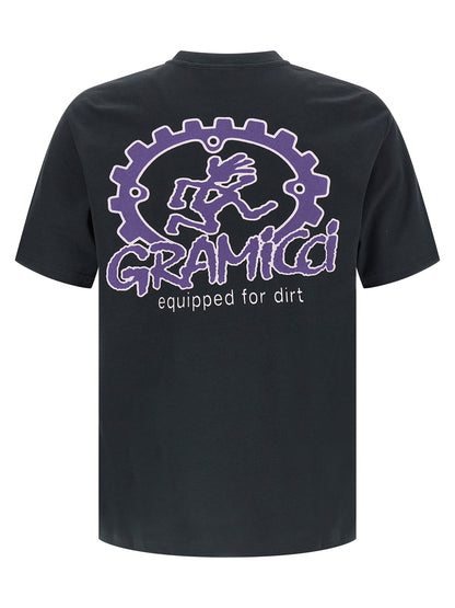 Activewear T-Shirt by Gramicci for men in cotton black & print features an ergonomic design with , highlighting a ergonomic length and ergonomic crew neckline for a high-performance look.