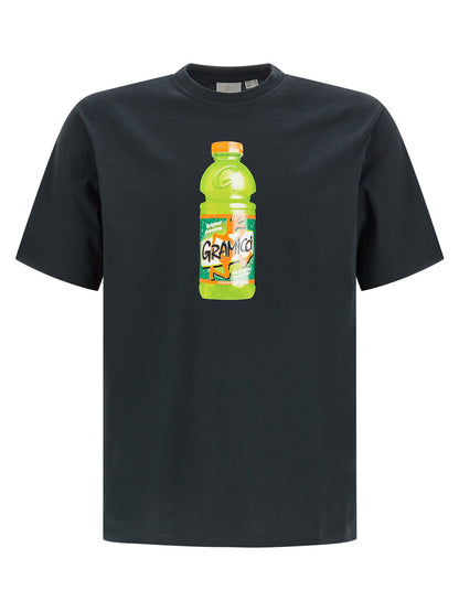 Activewear T-Shirt by Gramicci for men in cotton black & print features a sporty silhouette with short-sleeve and crew neckline, showcasing innovative for a sporty finish.