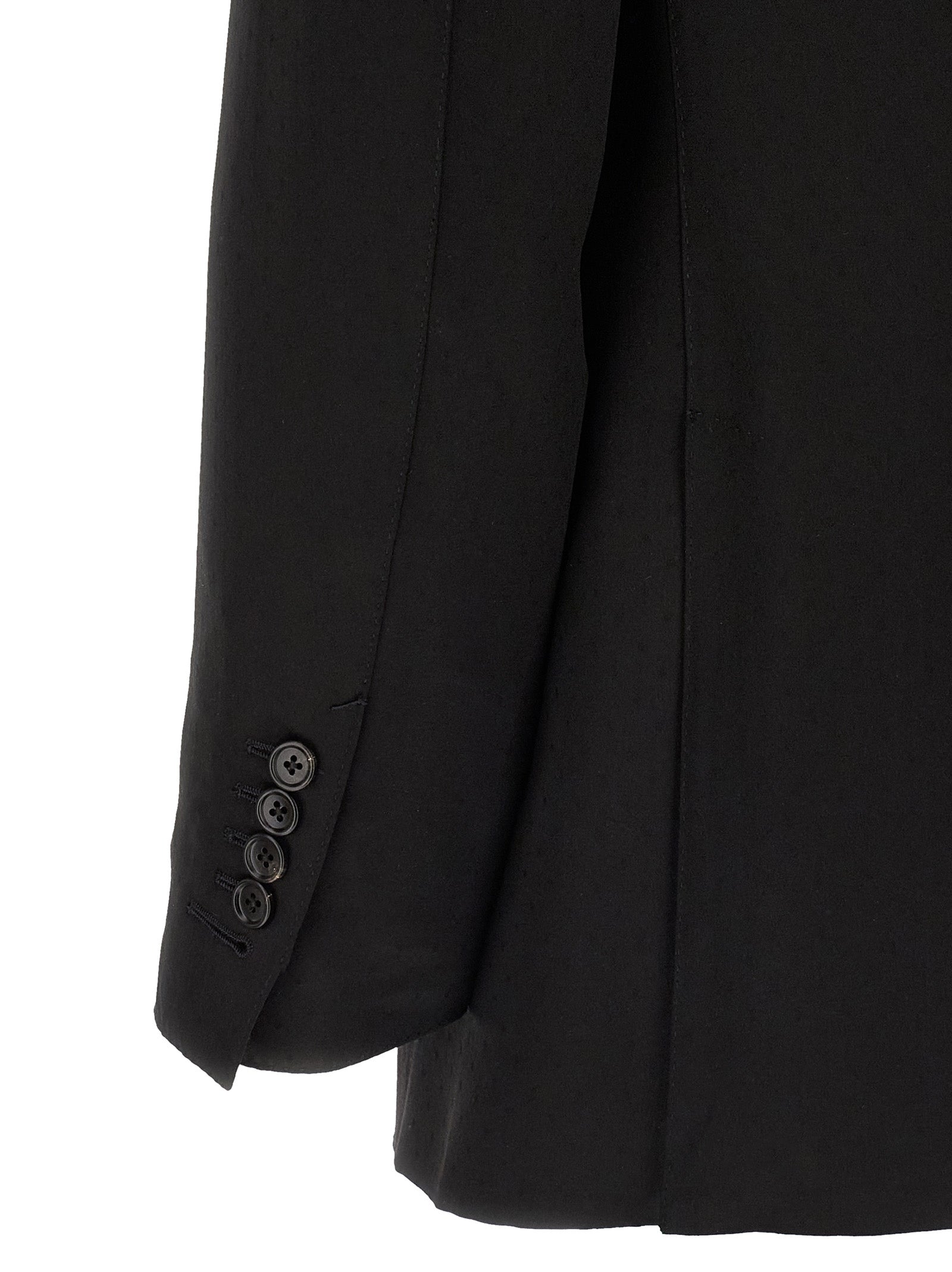 Blazer by Tom Ford for men in viscose silk & cupro black, horn & patterned features an crisp silhouette with sophisticated and a crisp for a truly crisp finish.