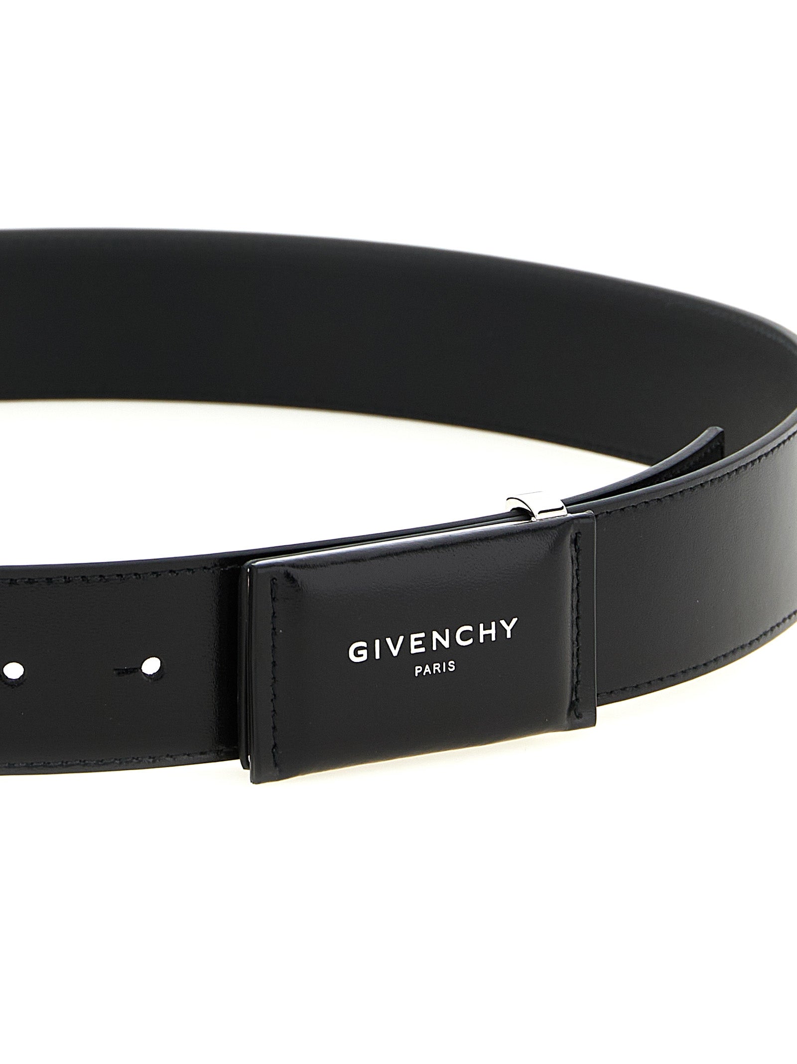 Belt by Givenchy for men in calfskin leather black features a artisanal-chic design, artfully capturing the essence of the Antigona Essence Calfskin Leather Belt with a artisanal-chic finish.