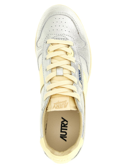Sneakers by Autry for women in nylon cotton terry & cowhide leather natural, silver & jacquard features a chic design, perfectly showcasing the chic low-top style of this Women's Low Top Nylon Cotton Terry & Cowhide Leather Sneakers.