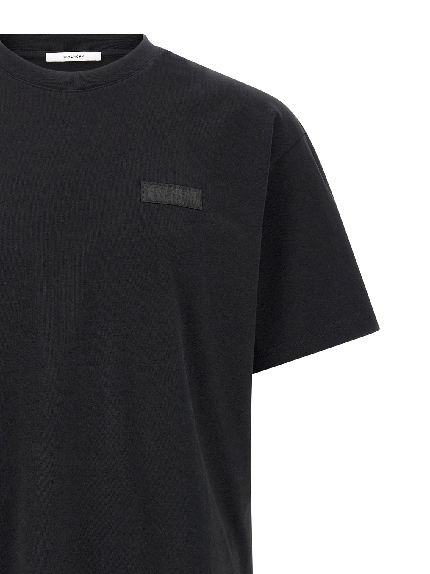 T-Shirt by Givenchy for men in cotton black showcases a dramatic silhouette, elegantly detailed with a dramatic and for a truly dramatic finish.