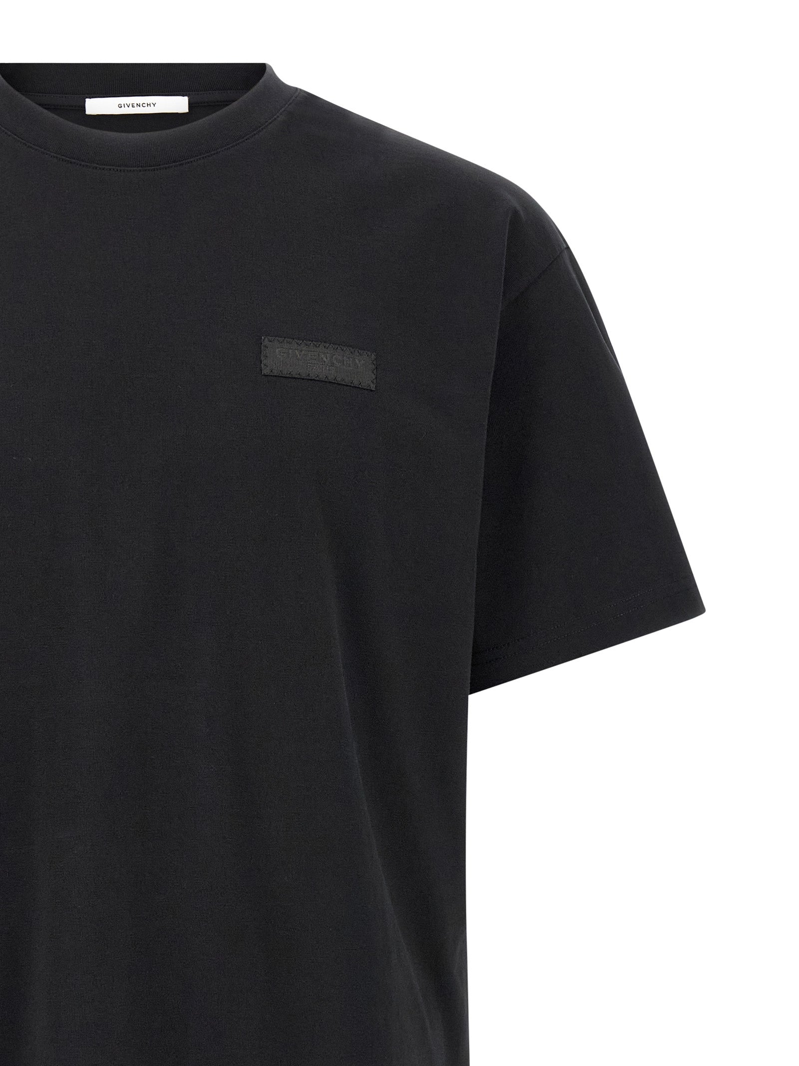 T-Shirt by Givenchy for men in cotton black showcases a dramatic silhouette, elegantly detailed with a dramatic and for a truly dramatic finish.