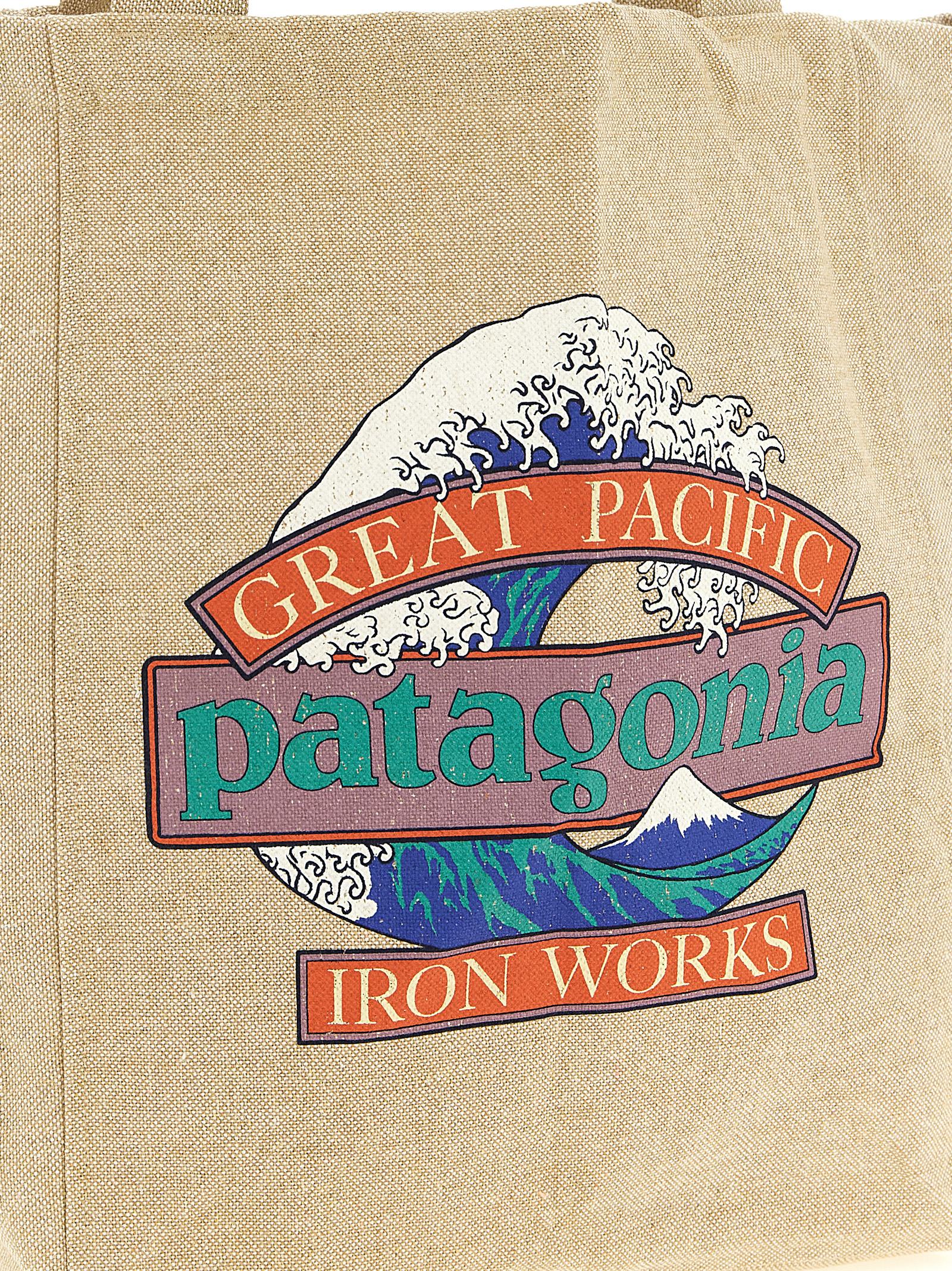 Shopper Tote Bag by PATAGONIA for men in cotton polyester canvas beige & print features an jet-setting Market Cotton Polyester Canvas Shopper Tote Bag design with a secure , jet-setting , and versatile handle for a jet-setting look.