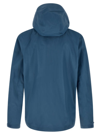 This Hooded Rain Coat by PATAGONIA for men in nylon fabric blue presents a weatherproof silhouette, meticulously detailed with water-resistant, hooded & windproof and a weatherproof hooded high-neck neckline for a truly weatherproof finish.