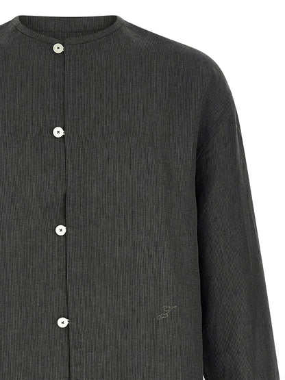Shirt by Jacquemus for men in linen gray & striped showcases a sublime silhouette, artfully detailed with a sublime crew neckline and for a sophisticated, sublime finish.