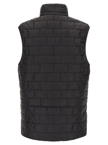 Jacket by PATAGONIA for men in polyester black & gold features a smart silhouette, perfectly accentuated by its unique high-neck neckline and functional lightweight, pockets & insulated for a smart finish.