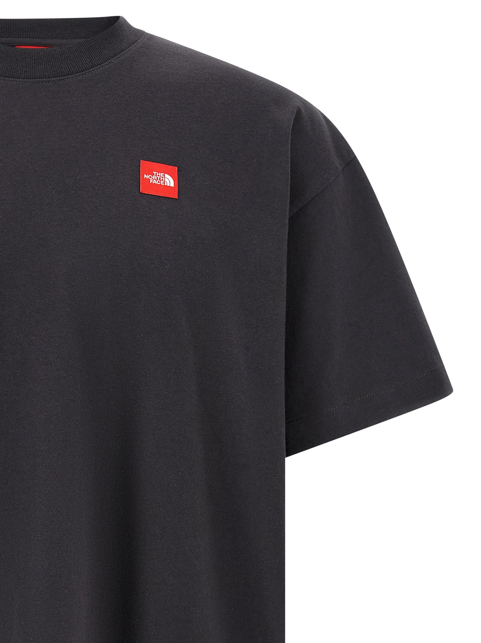 T-Shirt by The North Face for men in cotton gray & red showcases a chic silhouette, artfully detailed with a chic crew neckline and for a chic finish.