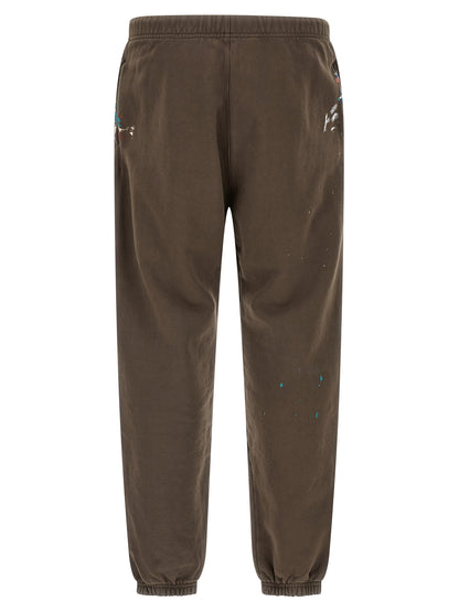 Joggers by GALLERY DEPT. for men in cotton brown & print features an sophisticated and with a precise long, creating a sophisticated and sophisticated silhouette.