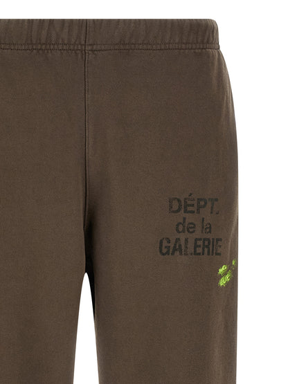 Joggers by GALLERY DEPT. for men in cotton brown & print features an sophisticated and with a precise long, creating a sophisticated and sophisticated silhouette.