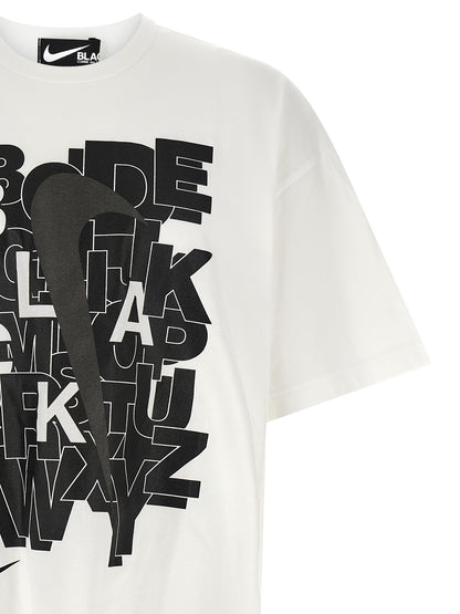T-Shirt by Comme Des Garçons for men in cotton black, white & print features a plush silhouette, showcasing a sophisticated and for a truly plush finish.