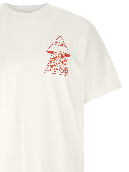 T-Shirt by The North Face for men in cotton white & print showcases a fashionable silhouette, elegantly detailed with a fashionable and for a sophisticated, high-fashion look.