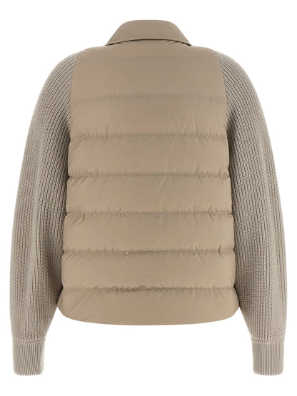 This Puffer Jacket by Brunello Cucinelli for women in nylon polyester silk & cashmere virgin wool beige exhibits a edgy silhouette, meticulously detailed with functional insulated & windproof and a edgy shirt-collar neckline for a edgy finish.