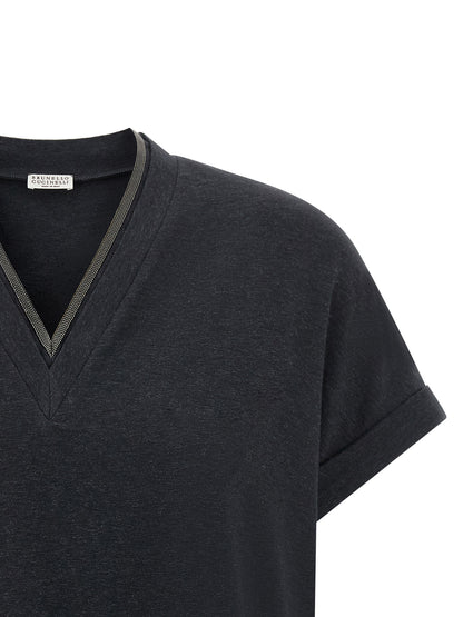 T-Shirt by Brunello Cucinelli for women in stretch cotton gray showcases a dramatic silhouette, elegantly detailed with a dramatic v-neck neckline and for a truly dramatic finish.