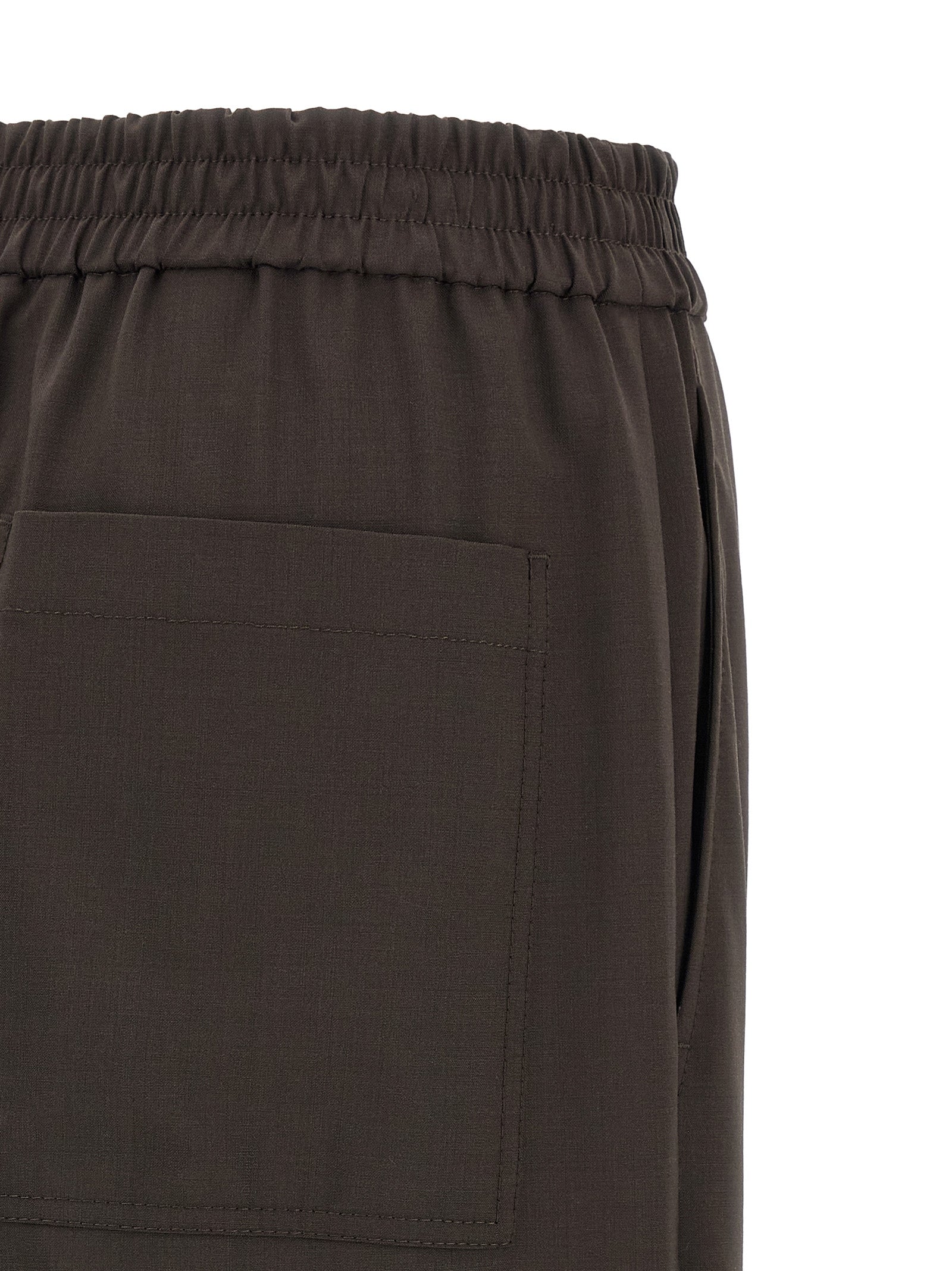 Trousers by Brunello Cucinelli for women in virgin wool & polyamide brown features an sartorial silhouette, showcasing a precise straight-leg & wide and long with a sartorial for a refined look.