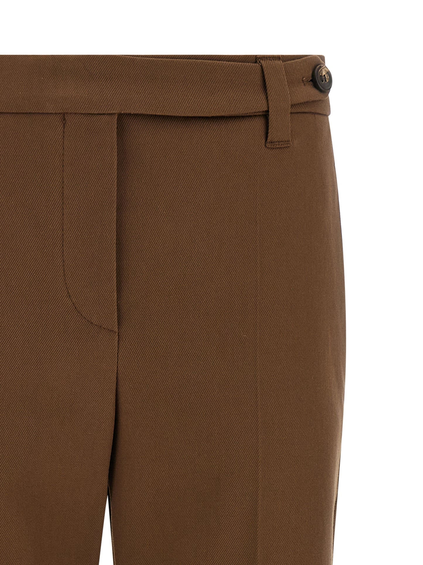 Trousers by Brunello Cucinelli for women in stretch cotton twill brown presents a perennial silhouette, meticulously tailored with a tapered-leg & cropped cut, cropped finish, and an elegant .