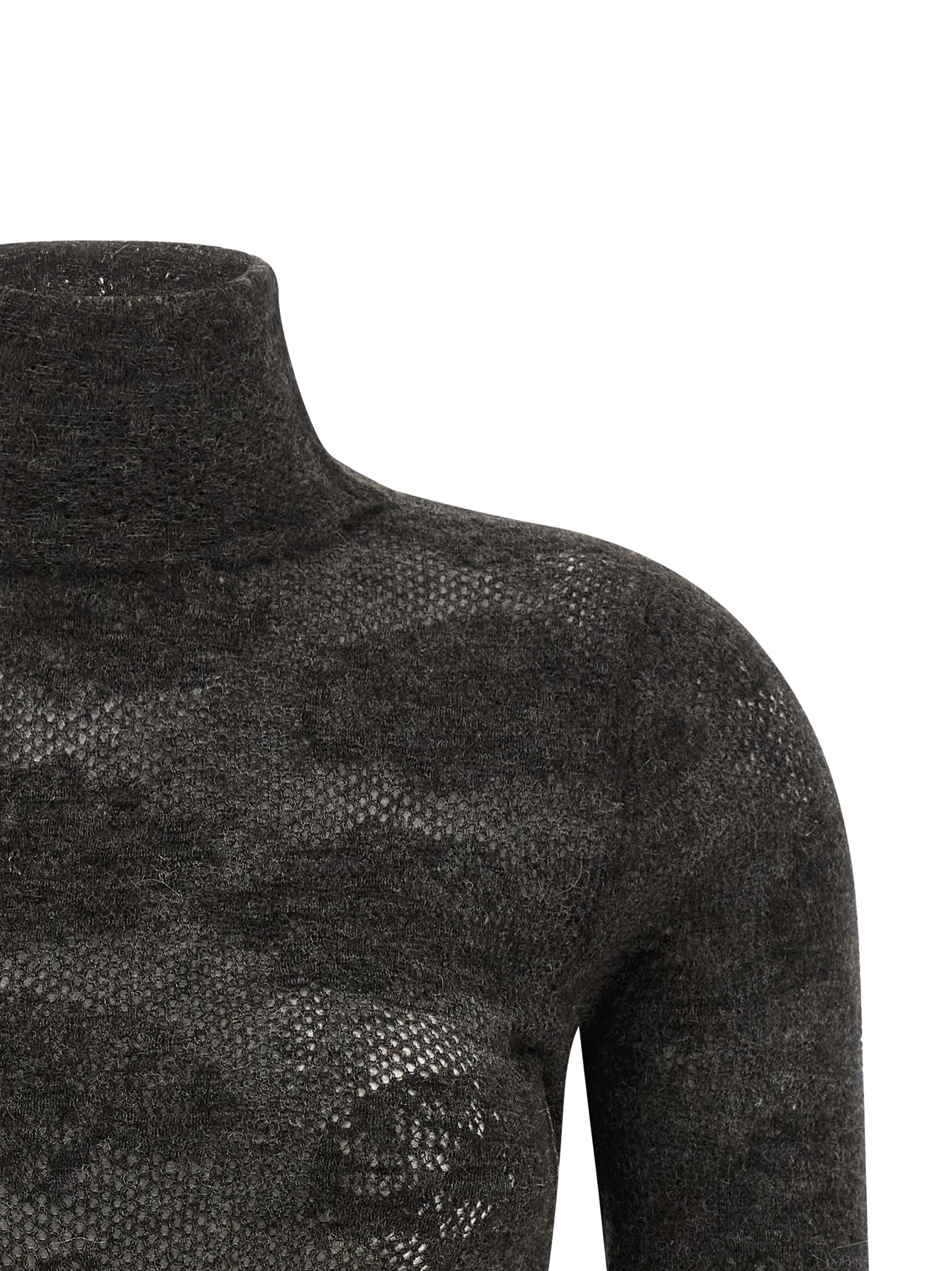 Cardigan by Brunello Cucinelli for women in plush alpaca wool & silk brown showcases a luxurious silhouette, meticulously detailed with a sophisticated and for a refined finish.