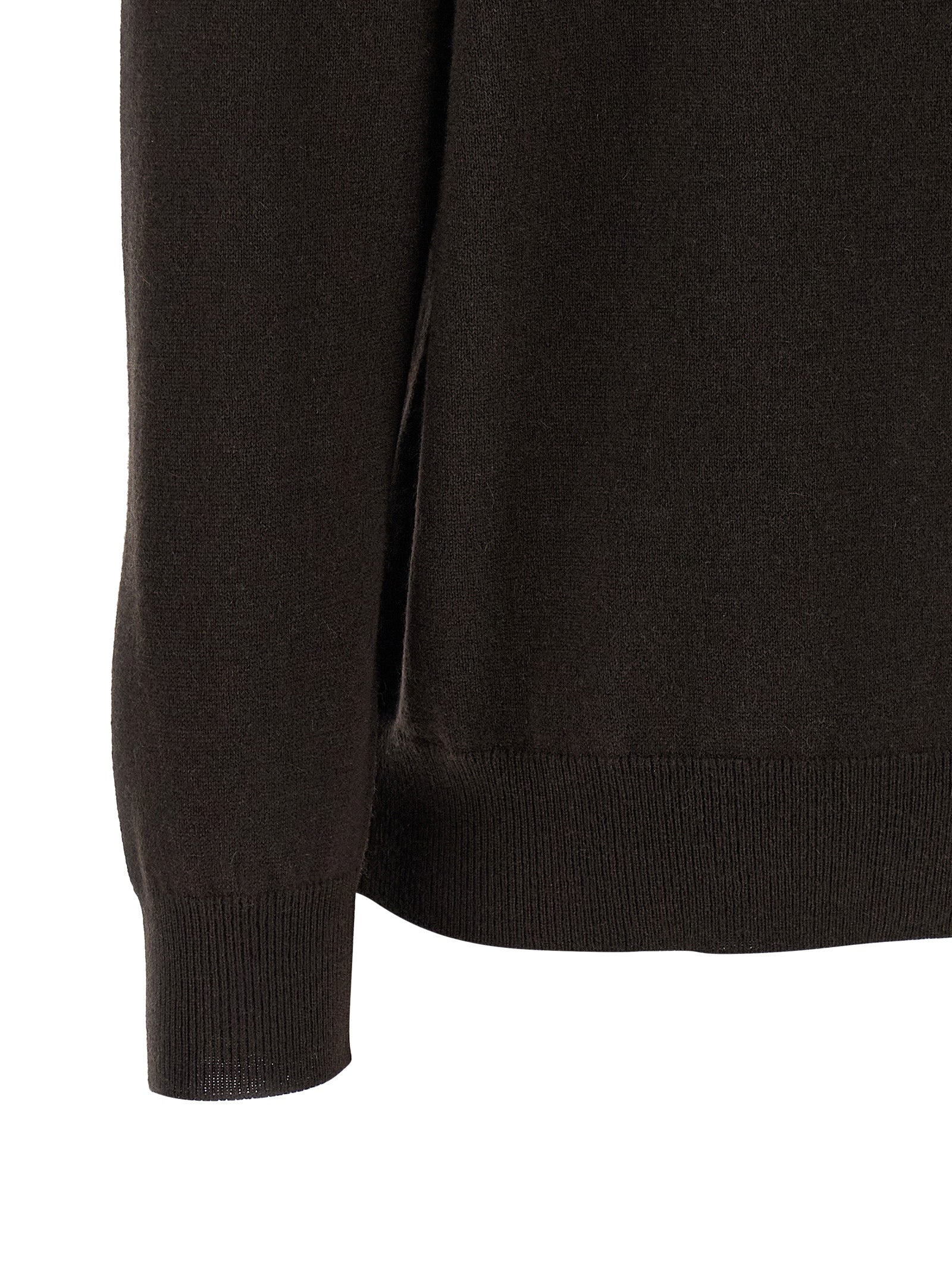 Cardigan by Brunello Cucinelli for women in cashmere brown showcases a captivating silhouette, artfully detailed with a captivating and for a truly sophisticated captivating look.