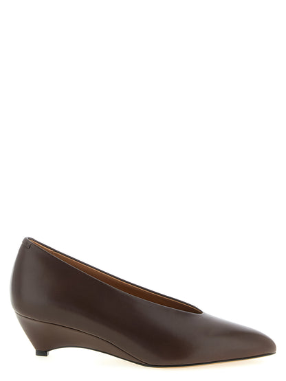 Mid-Heel Pumps Heels by Jil Sander for women in calfskin leather brown features an captivating silhouette, showcasing the elegant Women's Calfskin Leather Mid-Heel Pumps Heels design with a mid-heel and a sophisticated almond toe style.