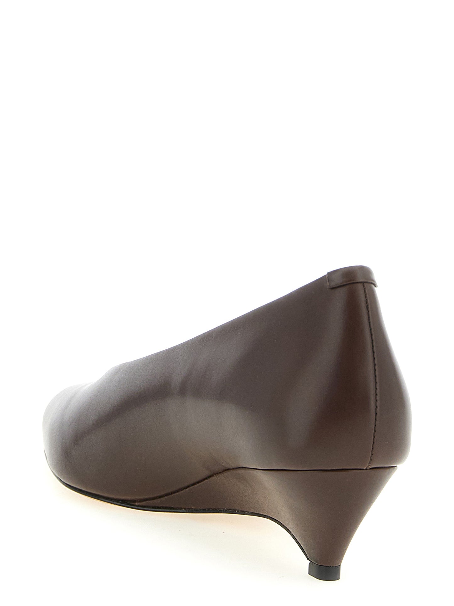 Mid-Heel Pumps Heels by Jil Sander for women in calfskin leather brown features an captivating silhouette, showcasing the elegant Women's Calfskin Leather Mid-Heel Pumps Heels design with a mid-heel and a sophisticated almond toe style.