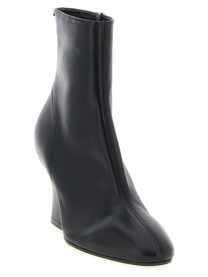 Ankle Boots by Jil Sander for women in calfskin leather black features an high-performance silhouette, showcasing the sophisticated design of the Women's Calfskin Leather Ankle Boots with a and a refined almond toe style.