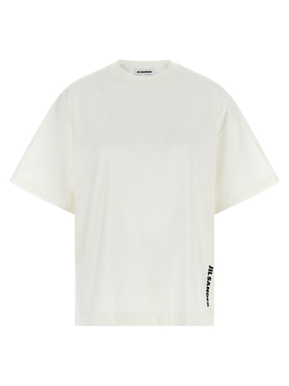 T-Shirt by Jil Sander for women in cotton bicolour, black, white & print showcases a unassuming silhouette, artfully detailed with a refined crew neckline and unassuming short-sleeve for a sophisticated, contemporary look.