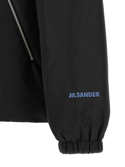 Overcoat by Jil Sander for men in polyester black showcases a enveloping silhouette, detailed with distinctive pockets and a enveloping .