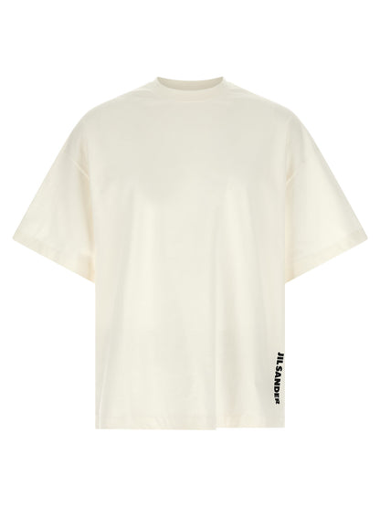 T-Shirt by Jil Sander for men in cotton bicolour, black, white & print features an edgy silhouette, meticulously detailed with a sophisticated short-sleeve and crew neckline for a truly edgy finish.