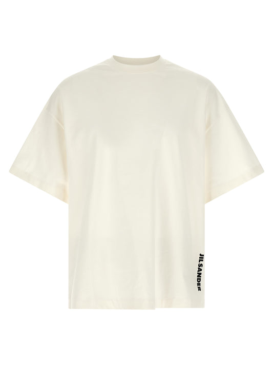 T-Shirt by Jil Sander for men in cotton bicolour, black, white & print features an edgy silhouette, meticulously detailed with a sophisticated short-sleeve and crew neckline for a truly edgy finish.