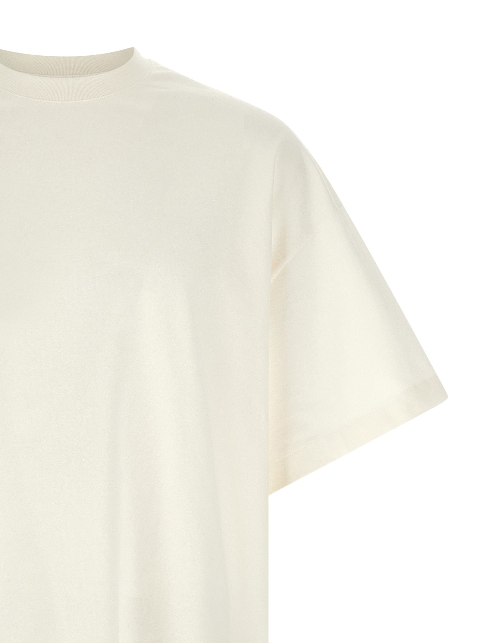 T-Shirt by Jil Sander for men in cotton bicolour, black, white & print features an on trend silhouette, perfectly showcasing a on trend and crew neckline for an elevated aesthetic.