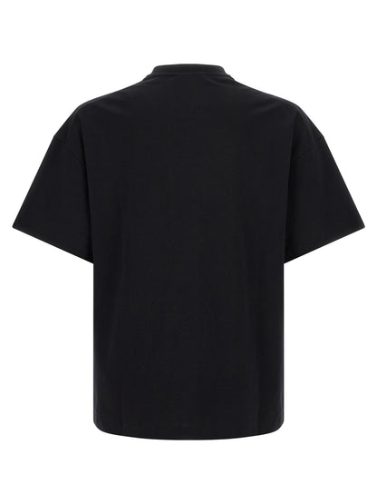 T-Shirt by Jil Sander for men in cotton bicolour, black, white & print showcases a unassuming silhouette, artfully detailed with a refined crew neckline and unassuming for a sophisticated, contemporary look.