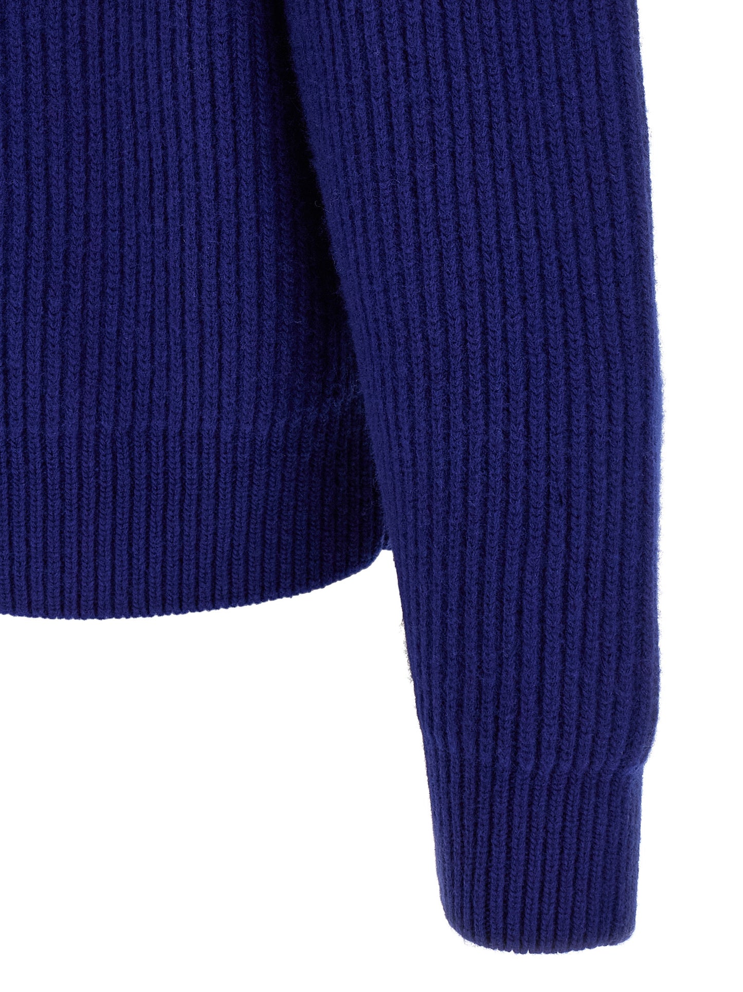 Cardigan by Jil Sander for men in wool blue showcases a luxurious silhouette, meticulously detailed with a sophisticated and for a refined finish.