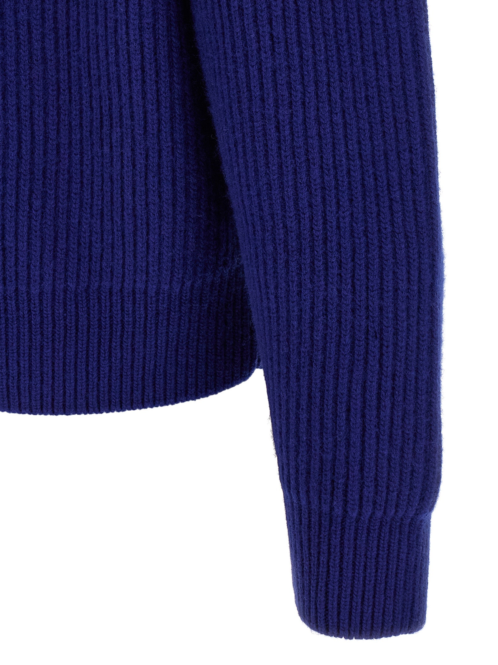 Cardigan by Jil Sander for men in wool blue showcases a luxurious silhouette, meticulously detailed with a sophisticated and for a refined finish.